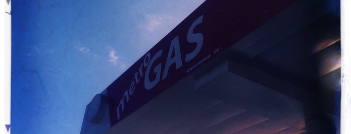 Metro Gas is one of Locais curtidos por Velma.