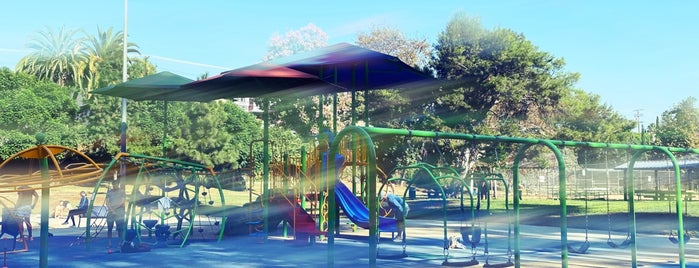 Bellevue Park is one of Tempat yang Disukai Albert.