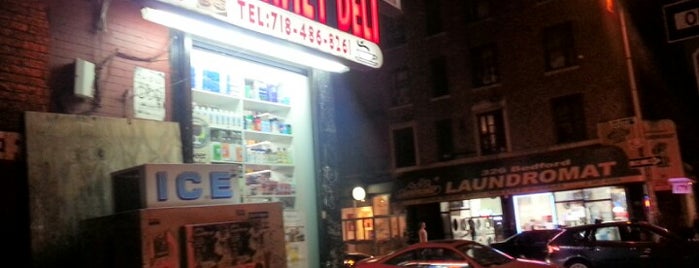 Brooklyn Gourmet Deli is one of Gespeicherte Orte von Wade.