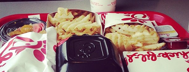 Chick-fil-A is one of Lugares favoritos de Ayana.