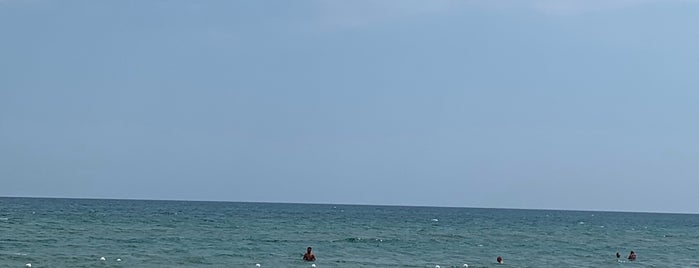 Lido Le Capannine is one of Catania Beaches.