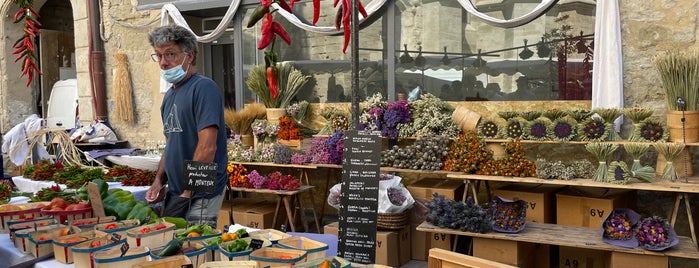 Marché d'Isle-sur-Sorgue is one of Summer holiday in France Rognes Provance.