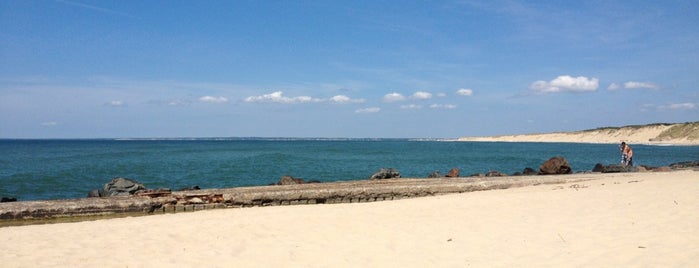 Plage Des Cantines is one of 33 Bordeaux.