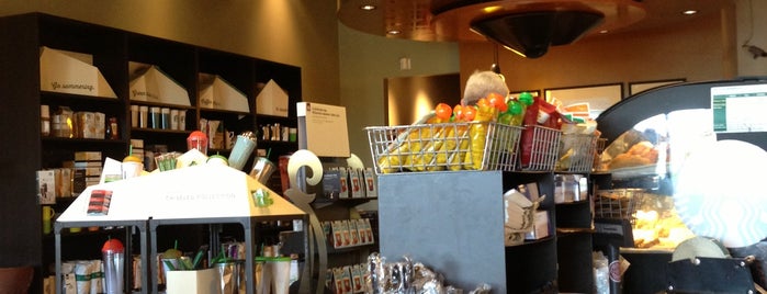Starbucks is one of Lugares favoritos de Andrea.