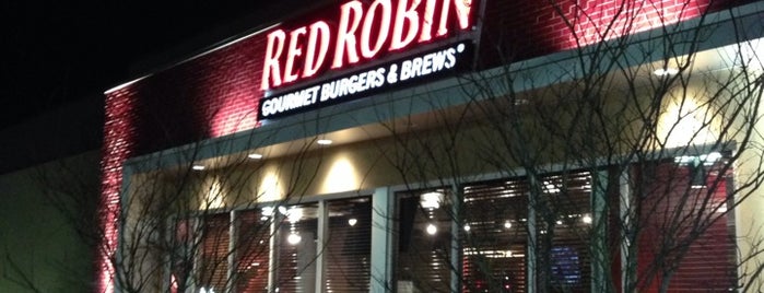 Red Robin Gourmet Burgers and Brews is one of สถานที่ที่ Dave ถูกใจ.