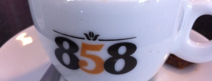 858 Café Bistrô is one of Cleyton'un Kaydettiği Mekanlar.