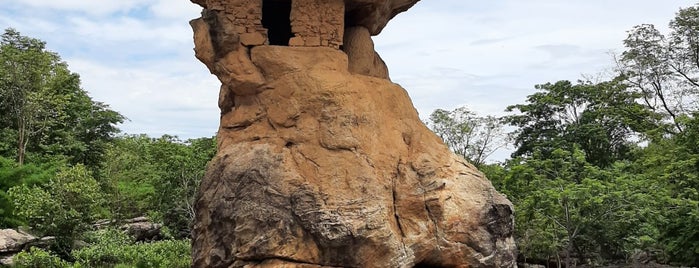 อุทยานประวัติศาสตร์ภูพระบาท is one of Things to do in Laos Feb 2015.