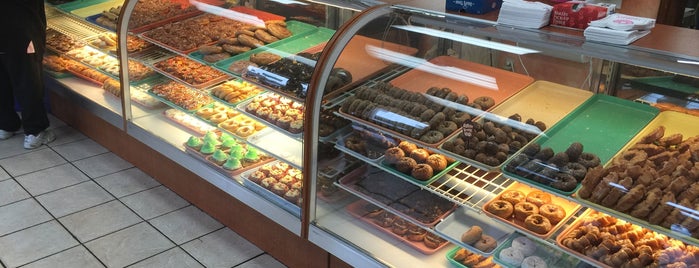 Gibson's Donuts is one of Road trip.
