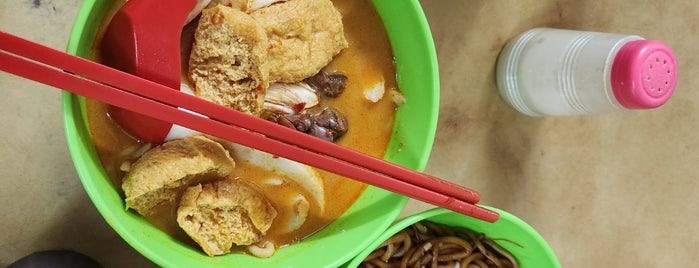 Mee Curry Hoi Yin is one of to try.