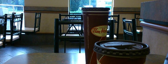 Tim Hortons is one of Geoffreyさんのお気に入りスポット.