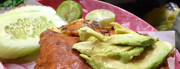 Tacos "El Super Taquito" is one of Locais curtidos por FabiOla.