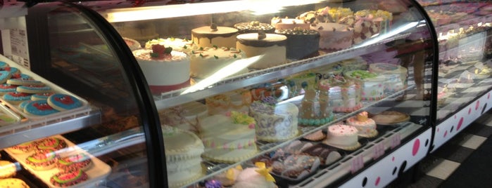 Coccadotts Cake Shop is one of Tempat yang Disimpan Mark.