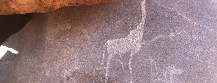 Twyfelfontein Rock Engravings is one of Tempat yang Disukai Lena.