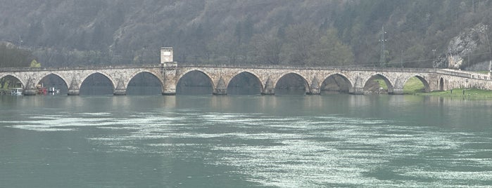 Most Mehmed paše Sokolovića | Na Drini ćuprija is one of Боснийский фильм.