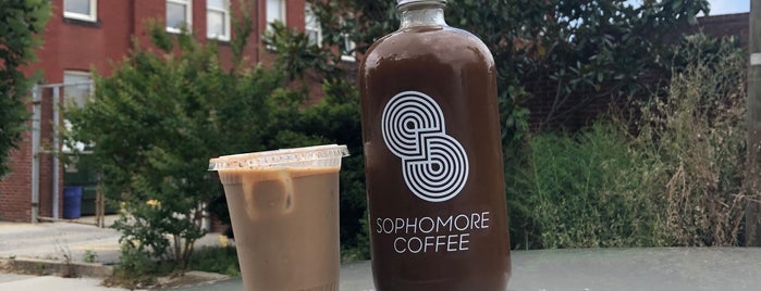Sophomore Coffee is one of Lugares favoritos de Chris.