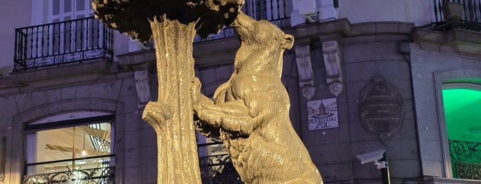 Estatua del Oso y el Madroño is one of Lieux qui ont plu à Christian.