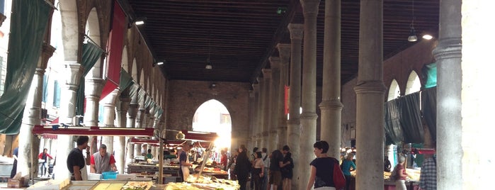 Pescheria del Mercato di Rialto is one of Tempat yang Disukai Anna.