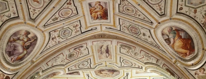 Sala Vasari in Sant'Anna dei Lombardi is one of Italy 🇮🇹.