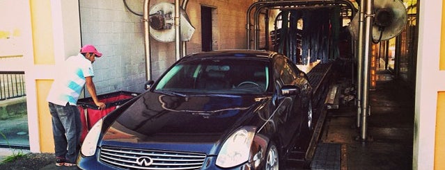 Executive Car Wash is one of Posti che sono piaciuti a Phillip.