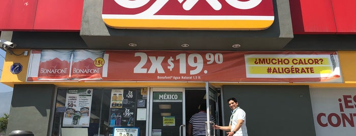 Oxxo is one of Locais curtidos por Adiale.
