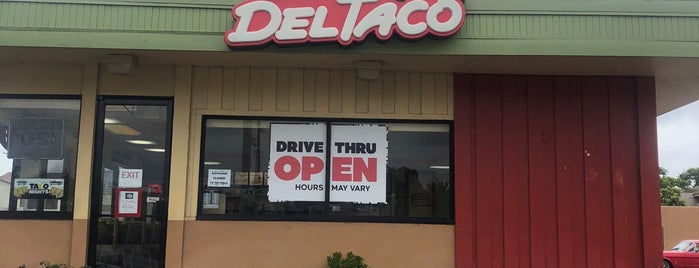 Del Taco is one of Tempat yang Disukai Chris.