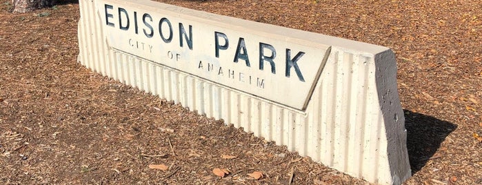 Edison Park is one of Posti che sono piaciuti a Retro.