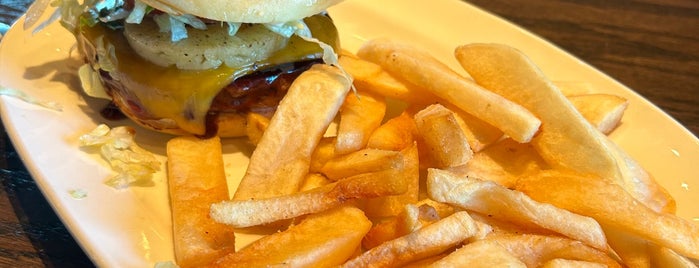Red Robin Gourmet Burgers and Brews is one of OH - Stark Co..
