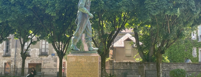 Square Amiral Halgand is one of Nantes.