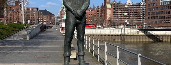 Estatua de Klaus Störtebeker is one of Hamburg.