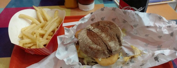 LikesBurger is one of Isabella'nın Beğendiği Mekanlar.