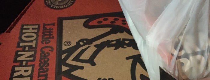 Little Caesars Pizza is one of Lieux qui ont plu à Leonel.