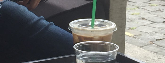 Starbucks is one of Aniyaさんのお気に入りスポット.