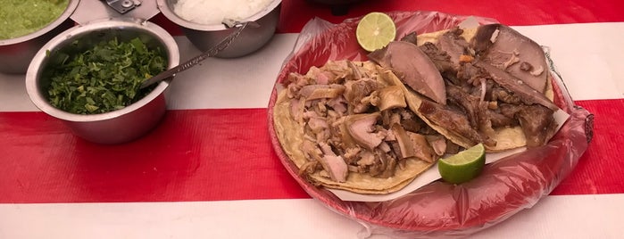 Ricos Tacos De Carnitas Estilo Michoacan is one of Tempat yang Disukai Klelia.