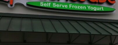 Peachwave Frozen Yogurt is one of Tempat yang Disimpan Darrell.