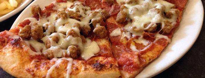 Potomac Pizza is one of Orte, die Ajay gefallen.