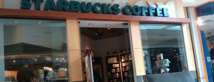 Starbucks is one of Tempat yang Disukai Natasha.