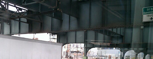 Queens Boulevard Bridge over Sunnyside Yards is one of สถานที่ที่ Marcello Pereira ถูกใจ.