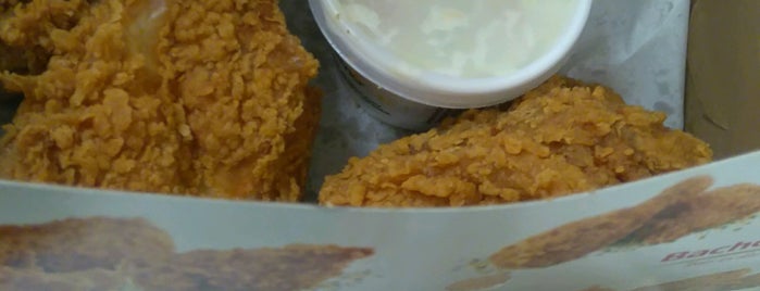 KFC is one of restaurantes de la laguna.