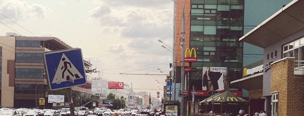 Бутырская улица is one of Tempat yang Disukai Таня.