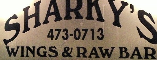 Sharky's Wings and Raw Bar is one of Locais salvos de Mikole.
