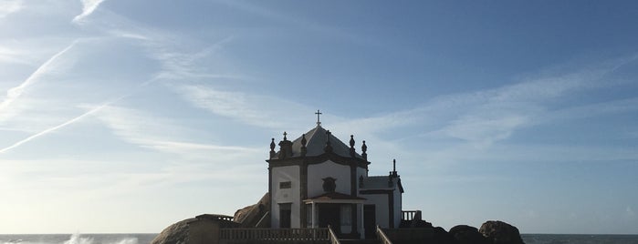 Capela Do Senhor Da Pedra is one of Porto.