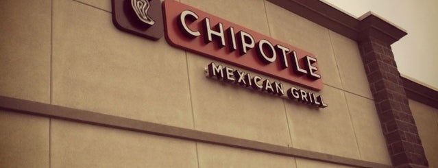 Chipotle Mexican Grill is one of สถานที่ที่ Ryan ถูกใจ.