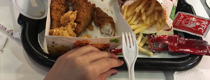 KFC is one of Orte, die Nazanin gefallen.