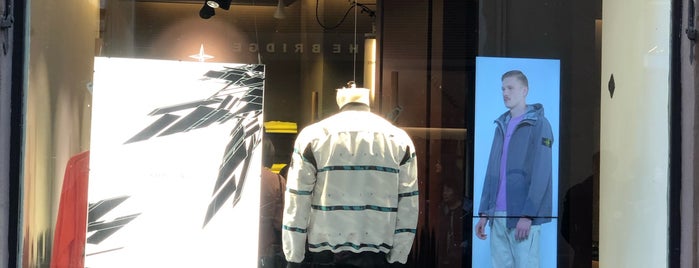 Stone Island is one of MLOさんのお気に入りスポット.