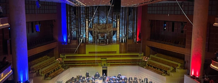 Morton H. Meyerson Symphony Center is one of Amerika.