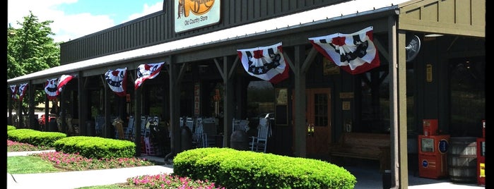 Cracker Barrel Old Country Store is one of Lugares favoritos de Lynn.
