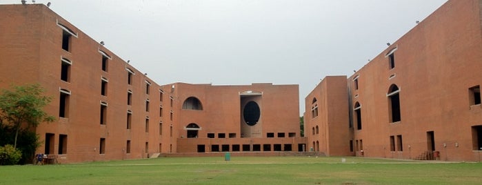 IIM Ahmedabad is one of Lieux qui ont plu à Vaibhav.