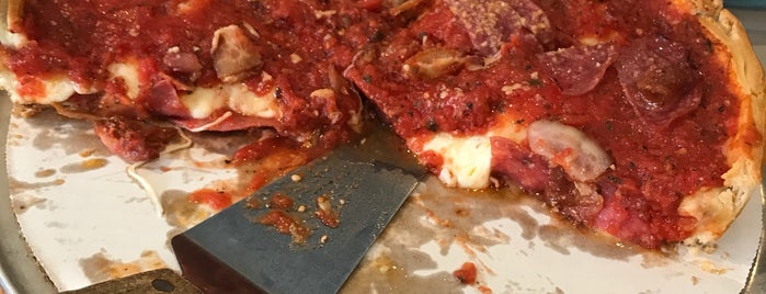 Giordano's is one of Devontaさんのお気に入りスポット.