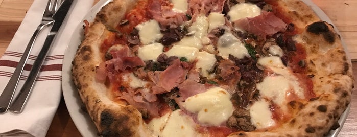 Sottocasa Pizzeria is one of Devontaさんのお気に入りスポット.