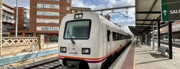 Estación de Palencia is one of Principales Estaciones ADIF.